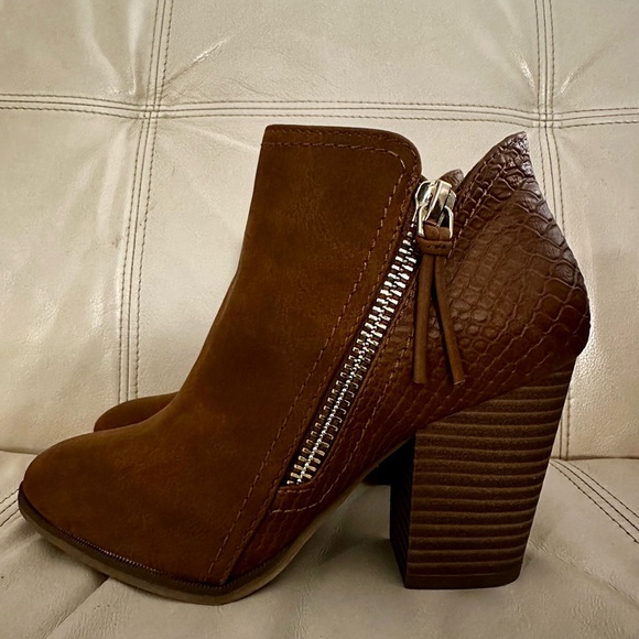 Call It Spring Vegan Leather Wedges (Women’s 7.5) - Picture 4 of 10